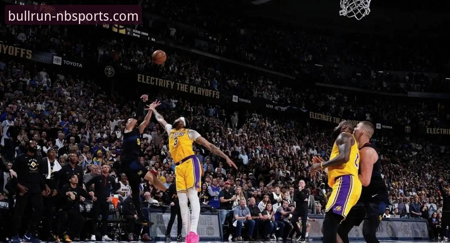 深度揭秘：湖人提前锁定季后赛的背后，一场16分逆转的“神助攻”是如何铸就的